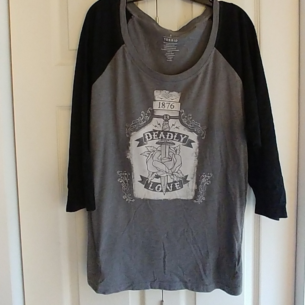 🌸TORRID Baseball style 3/4 sleeve shirt